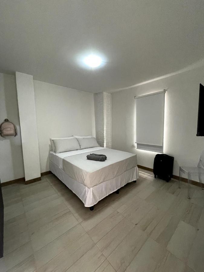 Nina'S - Juan Santamaria Hotel Desamparados  Buitenkant foto