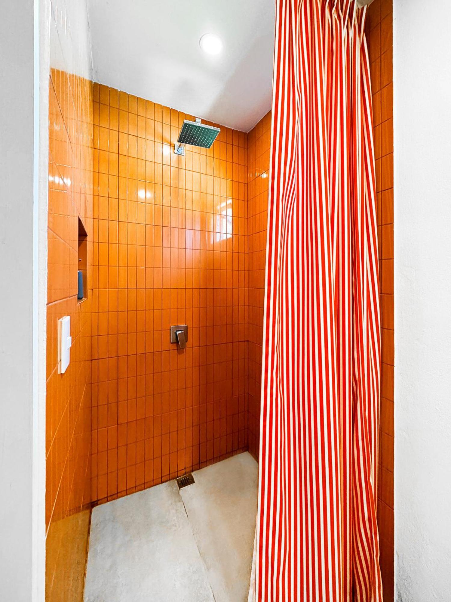 Nina'S - Juan Santamaria Hotel Desamparados  Buitenkant foto